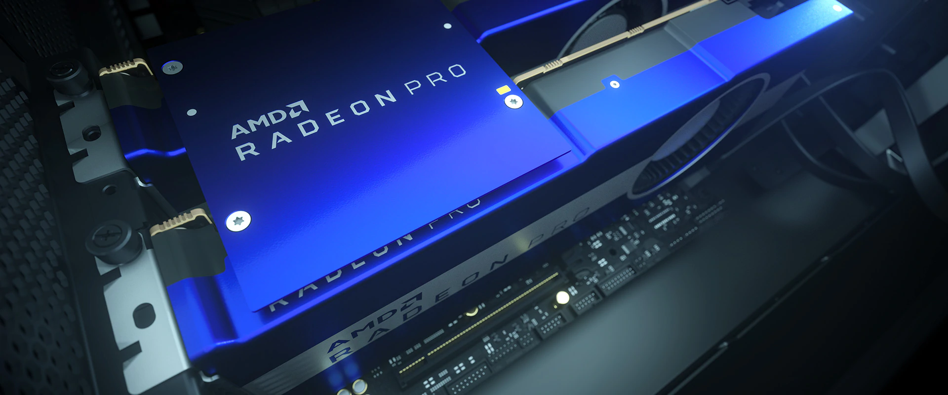 مرحباً بجسر البطاقات مرة أخرى ، شركة AMD تعلن عن بطاقة Radeon Pro VII
