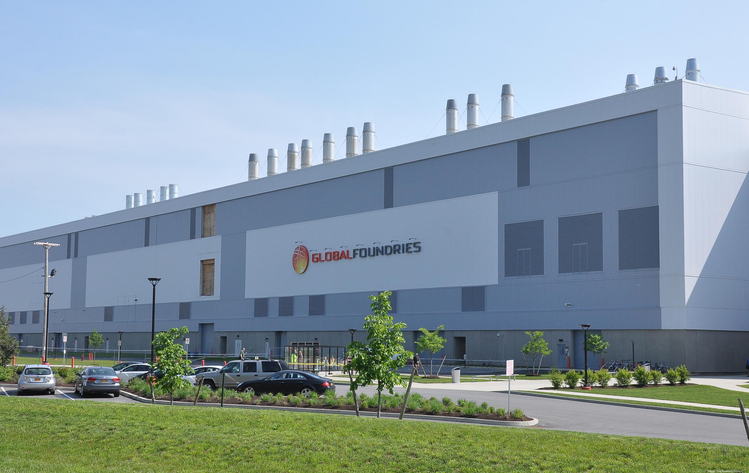 هل تخلت GlobalFoundries عن صناعة السيليكون مقابل الألياف الضوئية !