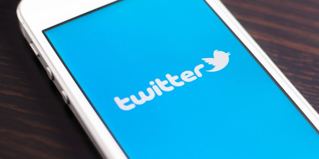 منصة تويتر تختبر الترجمات الآلية للتغريدات بلغات مختلفة!