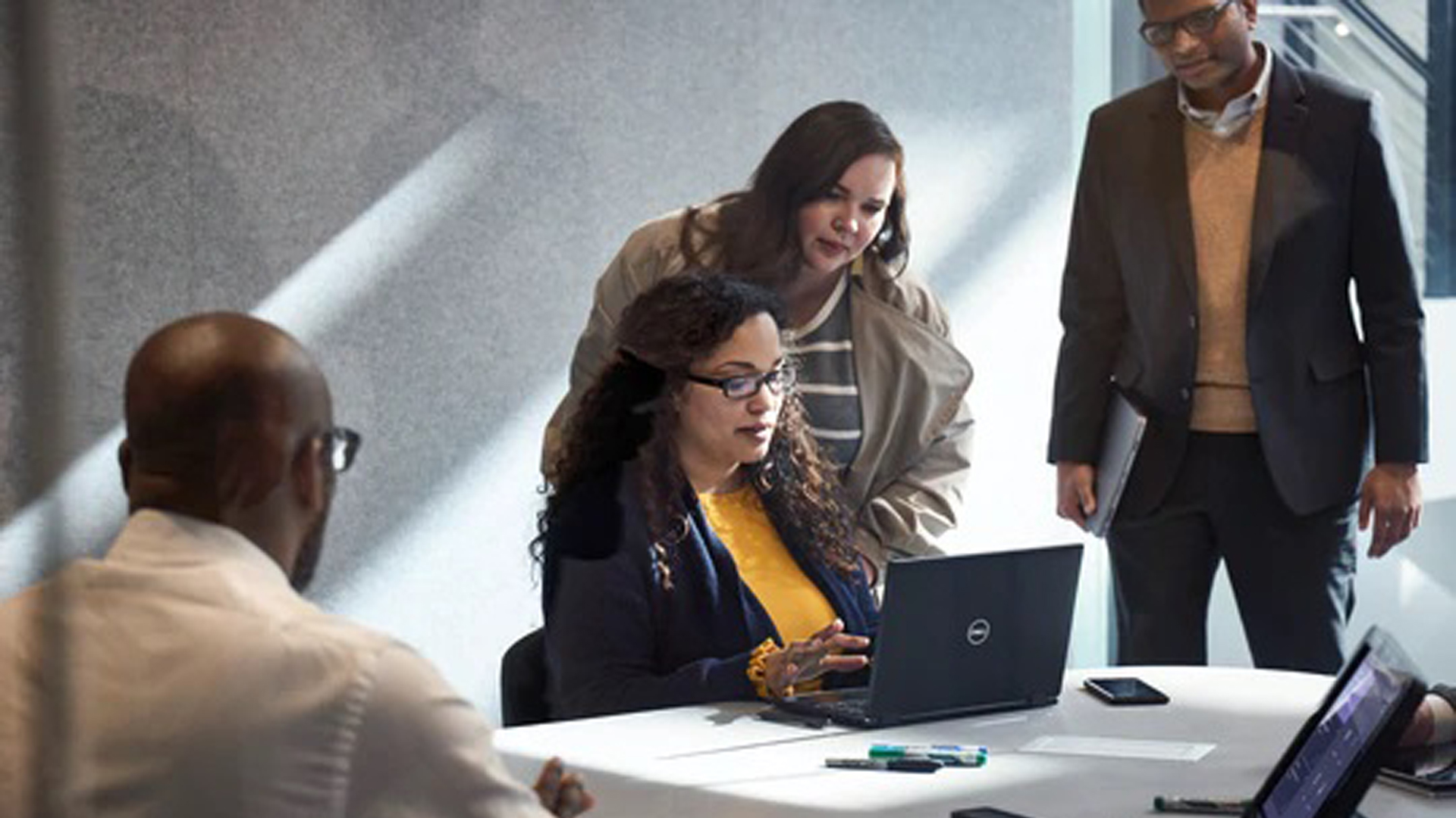 الشركات الصغيره تعتمد على نظام برنامج Microsoft 365 من DELL !