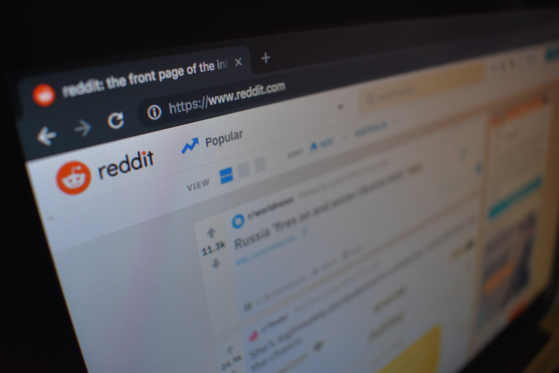 الرئيس التنفيذي السابق لمنصة Reddit تنتقد المنصة لأنها تنشر العنصرية!