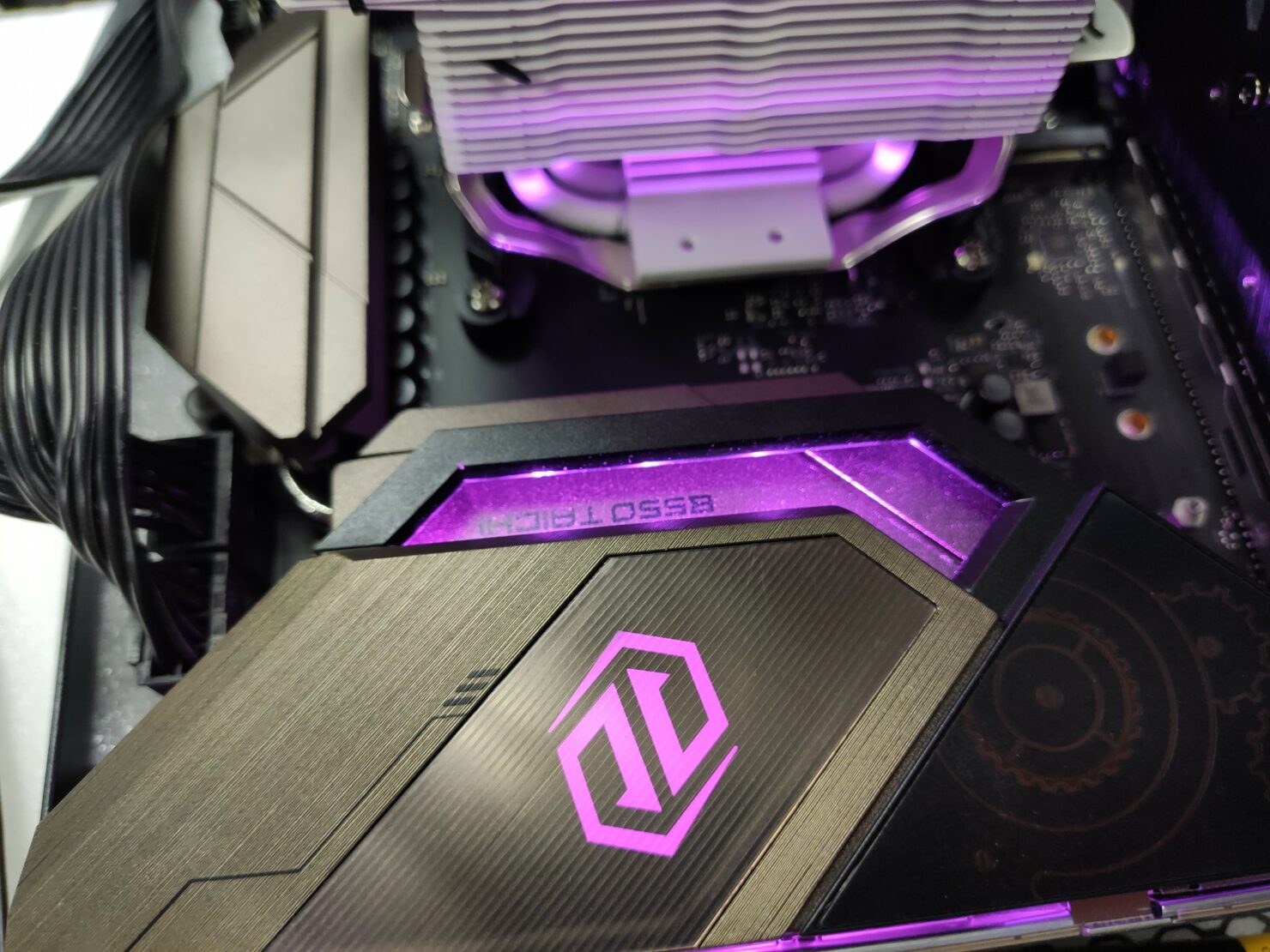 أداء معالج AMD Ryzen 7 4700G الرسومي يقترب من البطاقات المنفصلة !