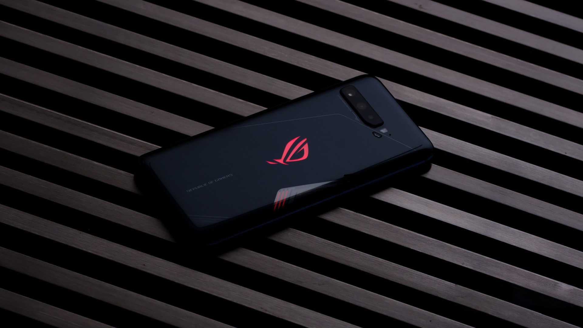 ميزه خفيه في هاتف ROG Phone 3 تُهيء شاشته لتعمل بمعدل تحديث 160Hz