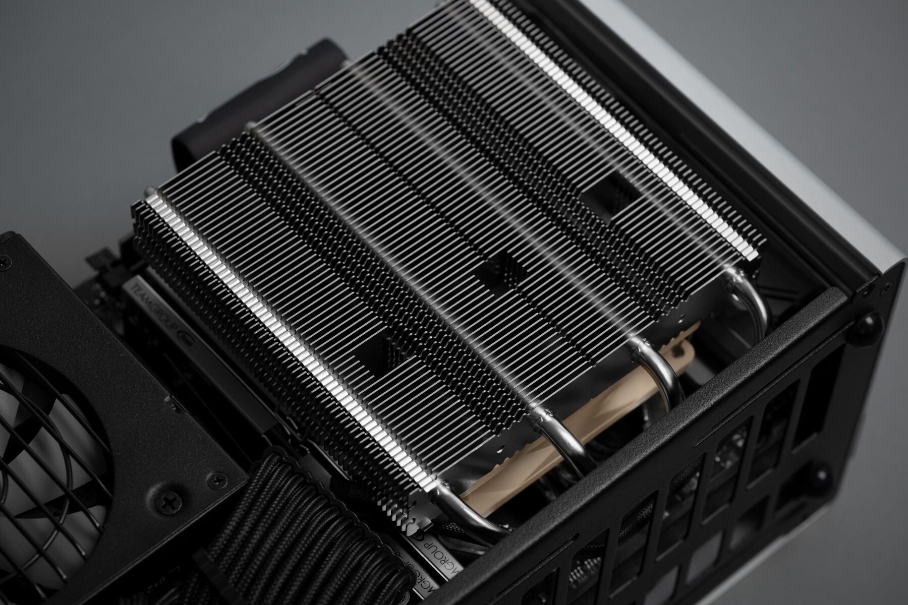 Noctua تطلق المشتت الهوائي NH-L12 SE المخصص لكيس Louqe Ghost S1