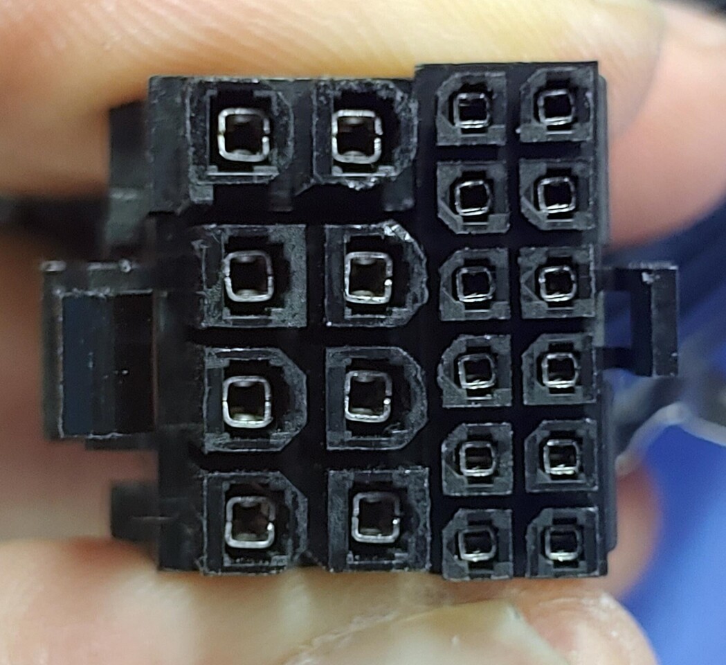 صور جديدة تظهر موصلات Molex Micro-Fit 3.0 الخاصة ببطاقات Ampere