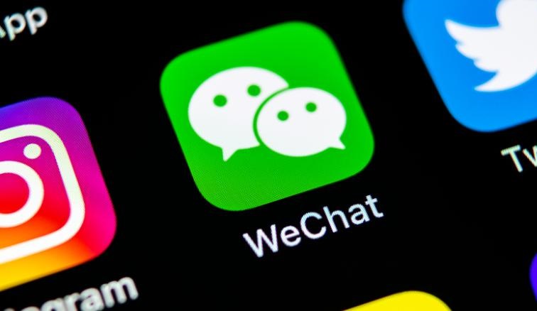 وزارة العدل الأمريكية تطلب حظر WeChat من متاجر التطبيقات الأمريكية