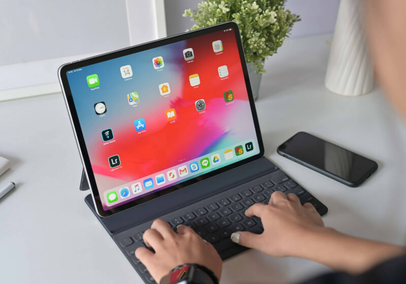 ارتفاع مبيعات الأجهزة اللوحية بسبب كورونا والآيباد في المركز الأول