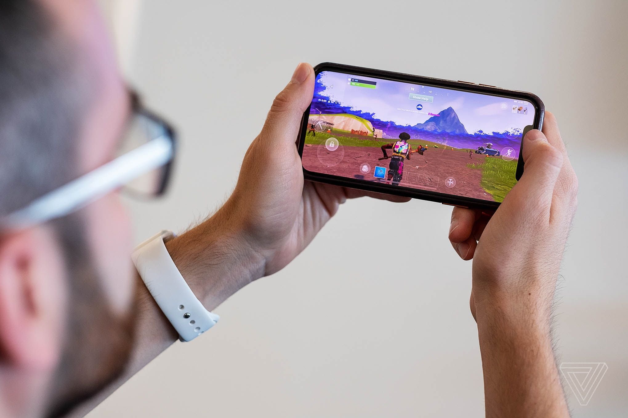 كارثة: أبل تمنع Epic من استخدام أدوات التطوير لـ iOS و Unreal Engine!