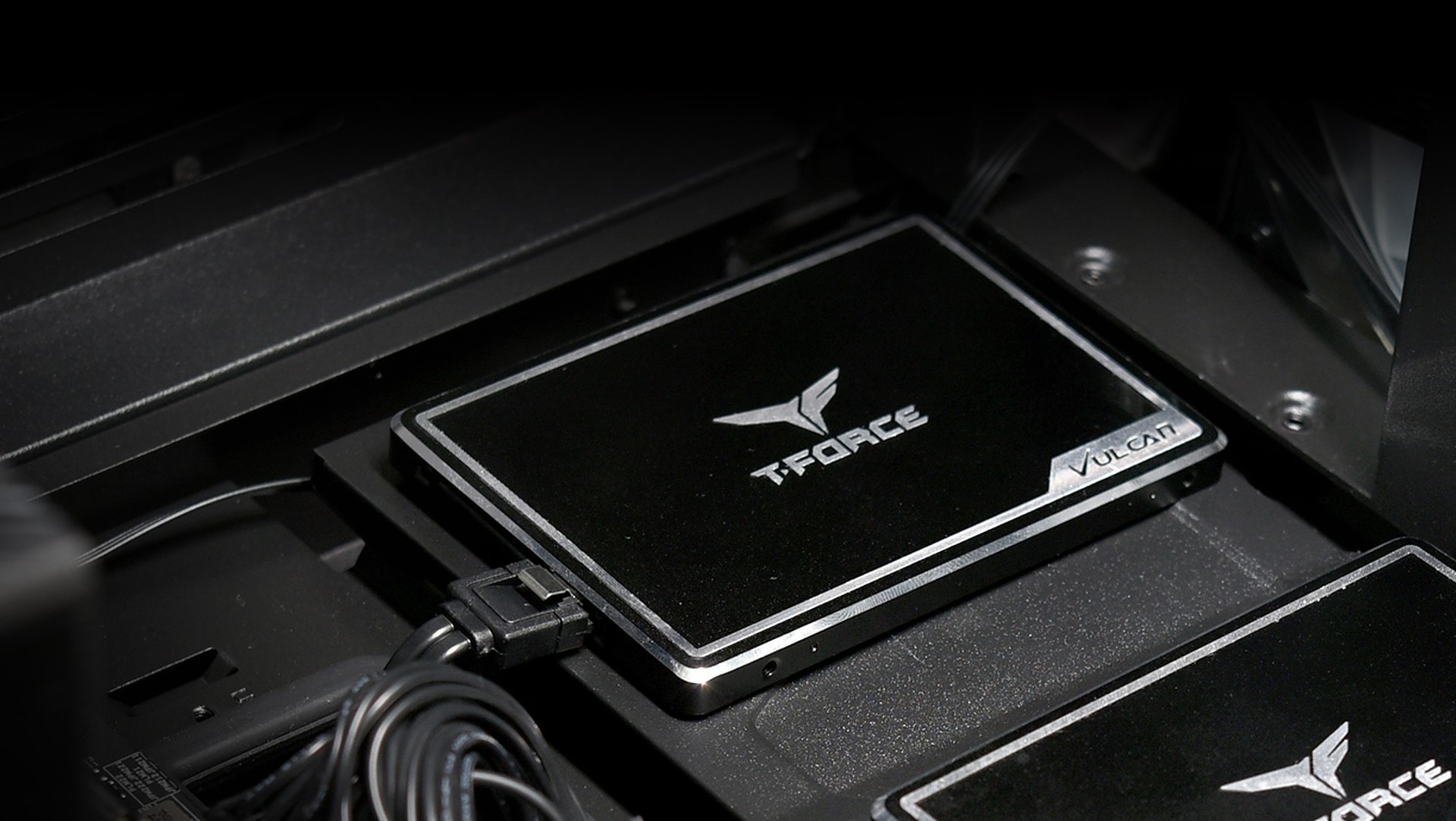 شركة TEAMGROUP تطلق وحدة تخزين الحالة الصلبة T-FORCE Vulcan G SSD