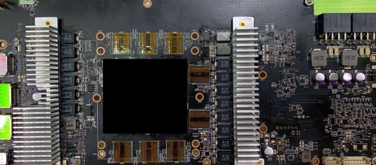 ظهور صورة للـ PCB الخاص بأحد بطاقات سلسلة (Navi 21) AMD Radeon RX