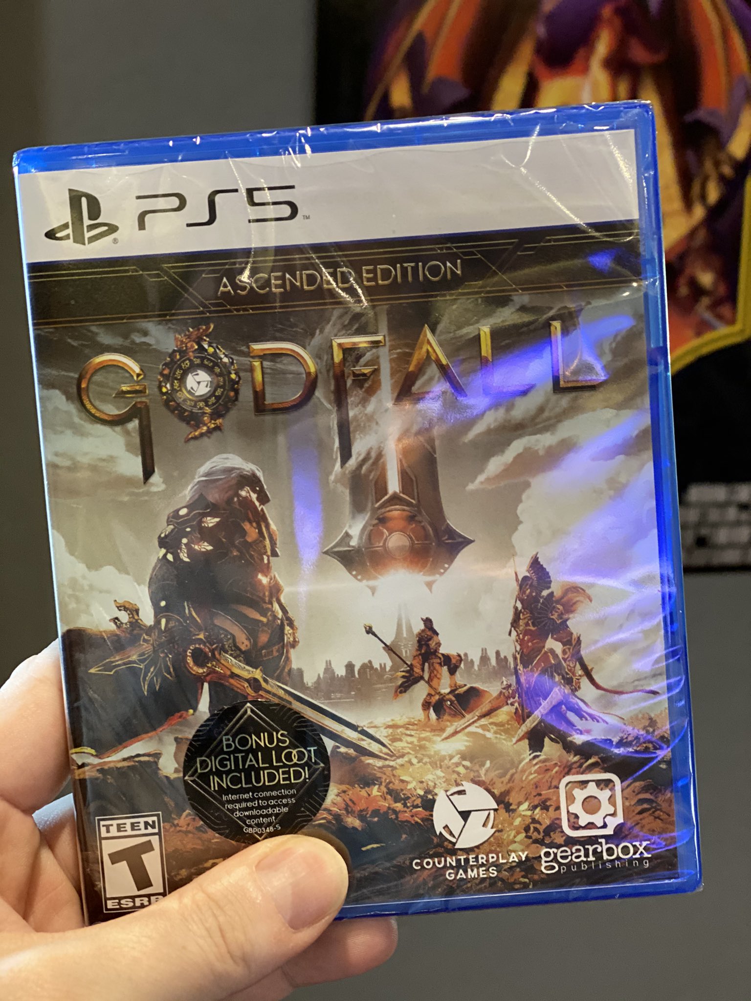 الكشف لأول مرة عن شكل علبة وقرص Godfall على PS5 بمحتوياتها!