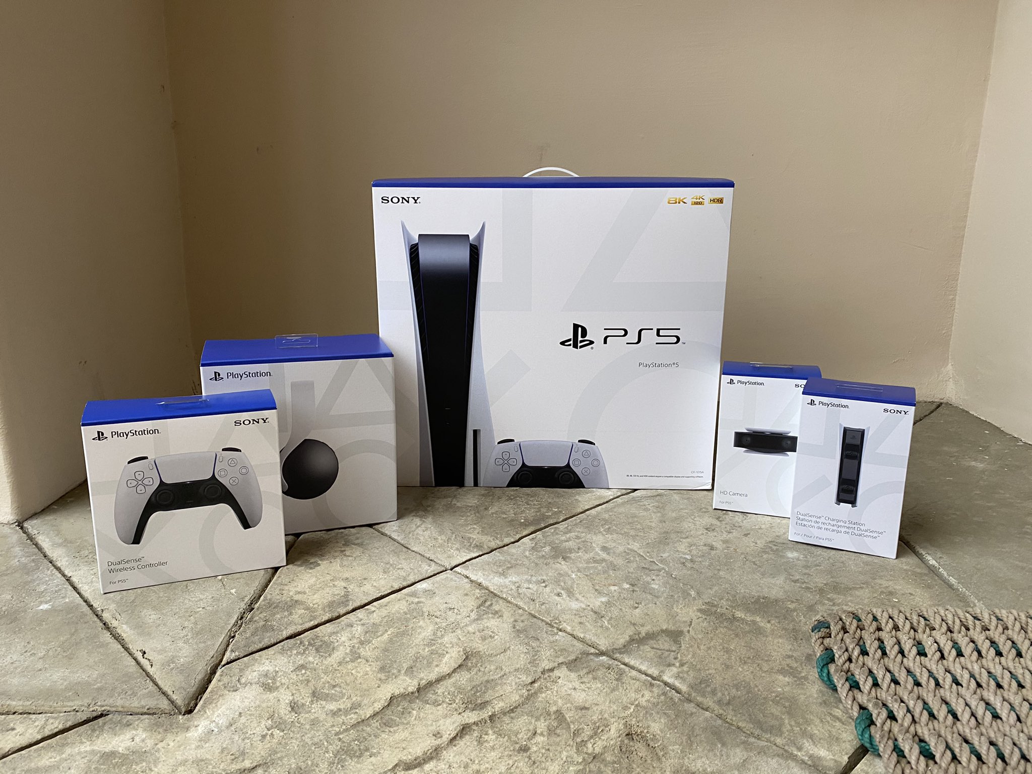 بالصور..PS5 وصل لعدد مهول من الإعلاميين والمؤثرين والإنطباعات قريباً!