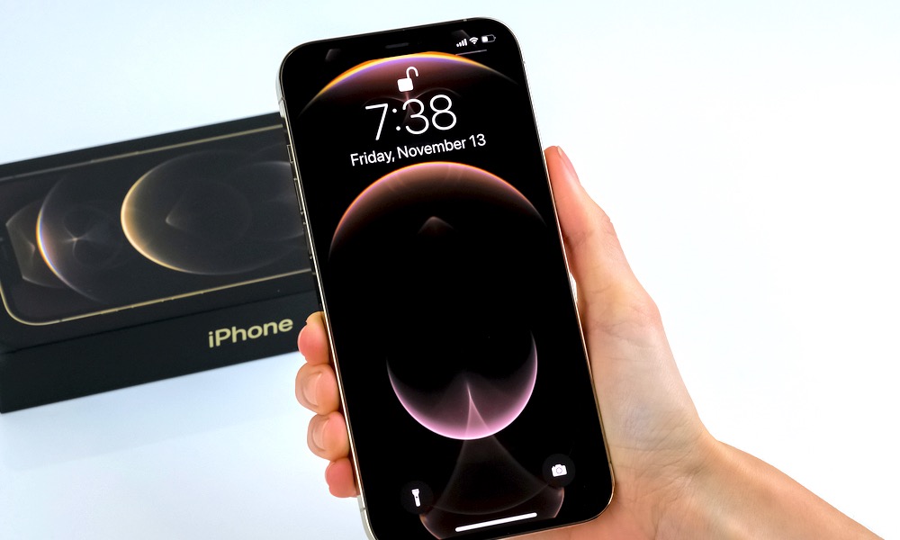 iPhone 12 Pro Max يفوز بجائزة أفضل شاشة عرض للهواتف الذكية