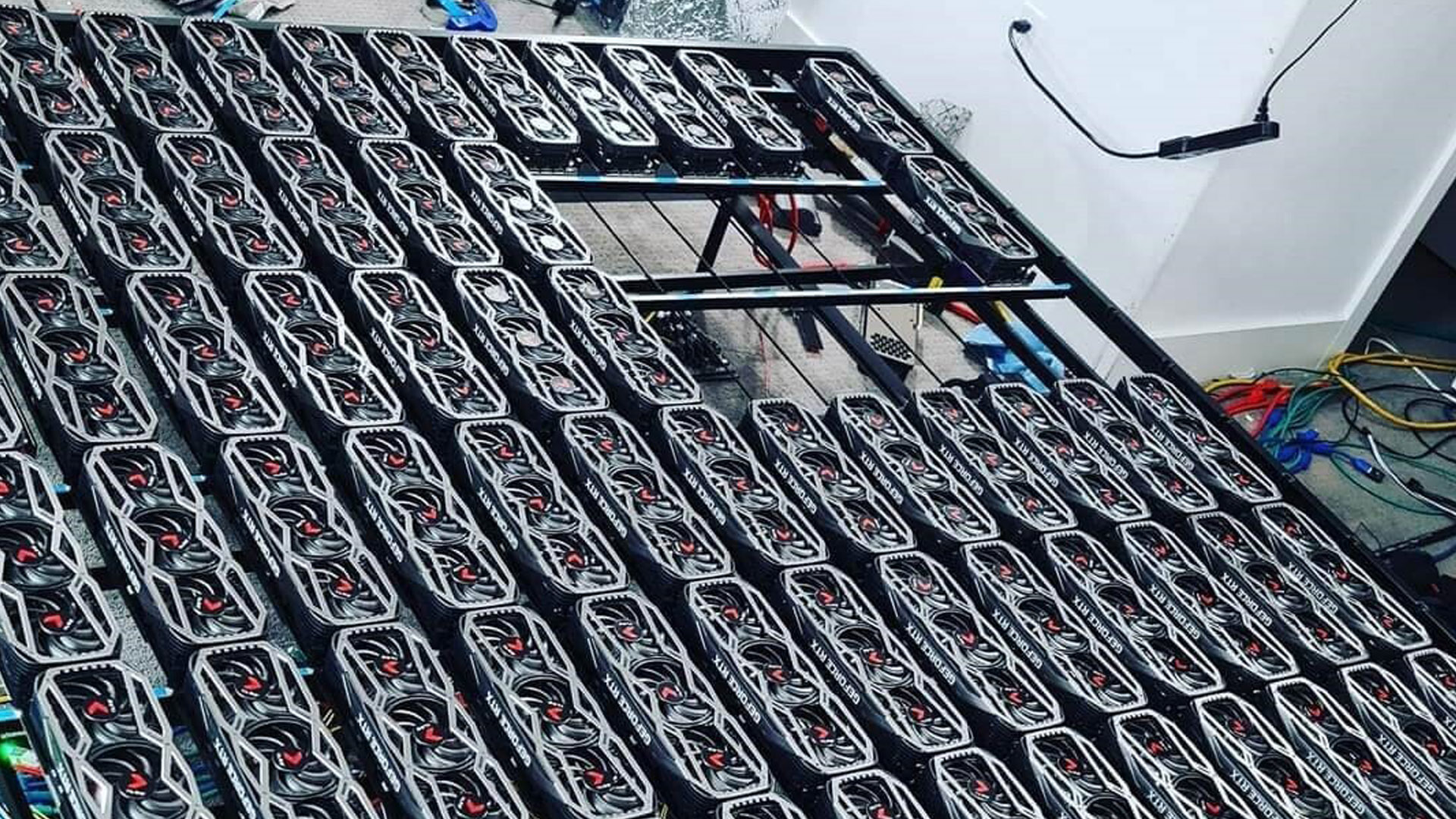 رصد 78 بطاقة RTX 3080 يتم استخدامها لتعدين عملة Ethereum!