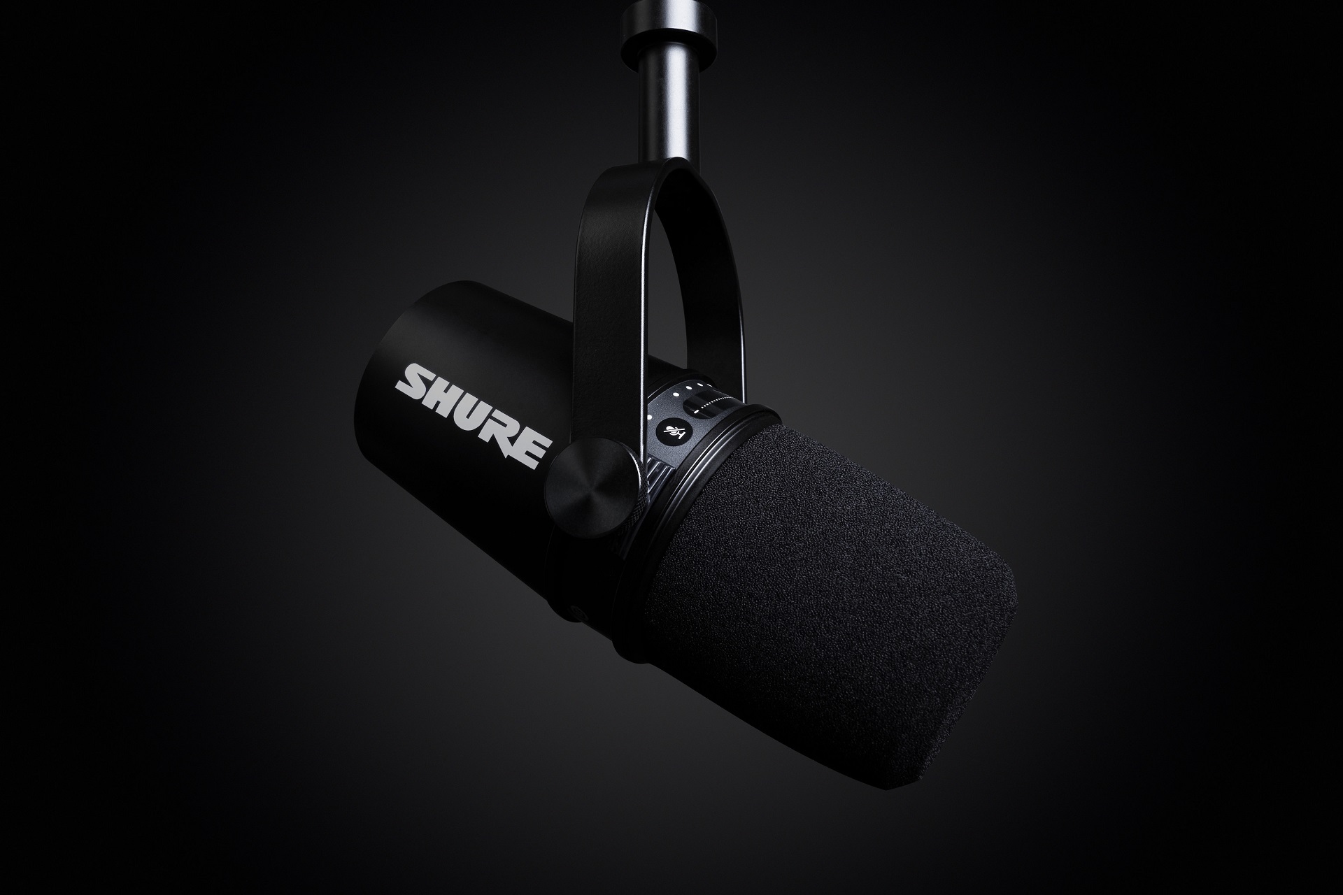 ميكروفون Shure MV7 يأتي لخدمة صناع المحتوى بسهولة إعداده واستخدامه!