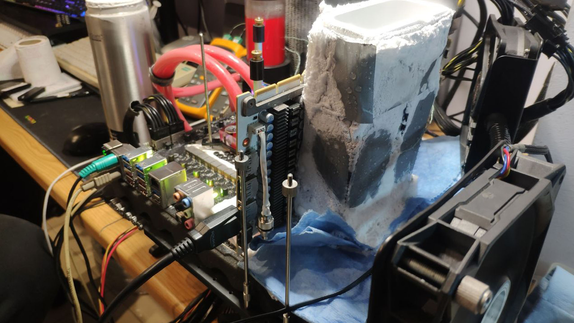 كسر سرعة بطاقة GALAX RTX 3090 Hall Of Fame حتى تردد 3.0GHz!