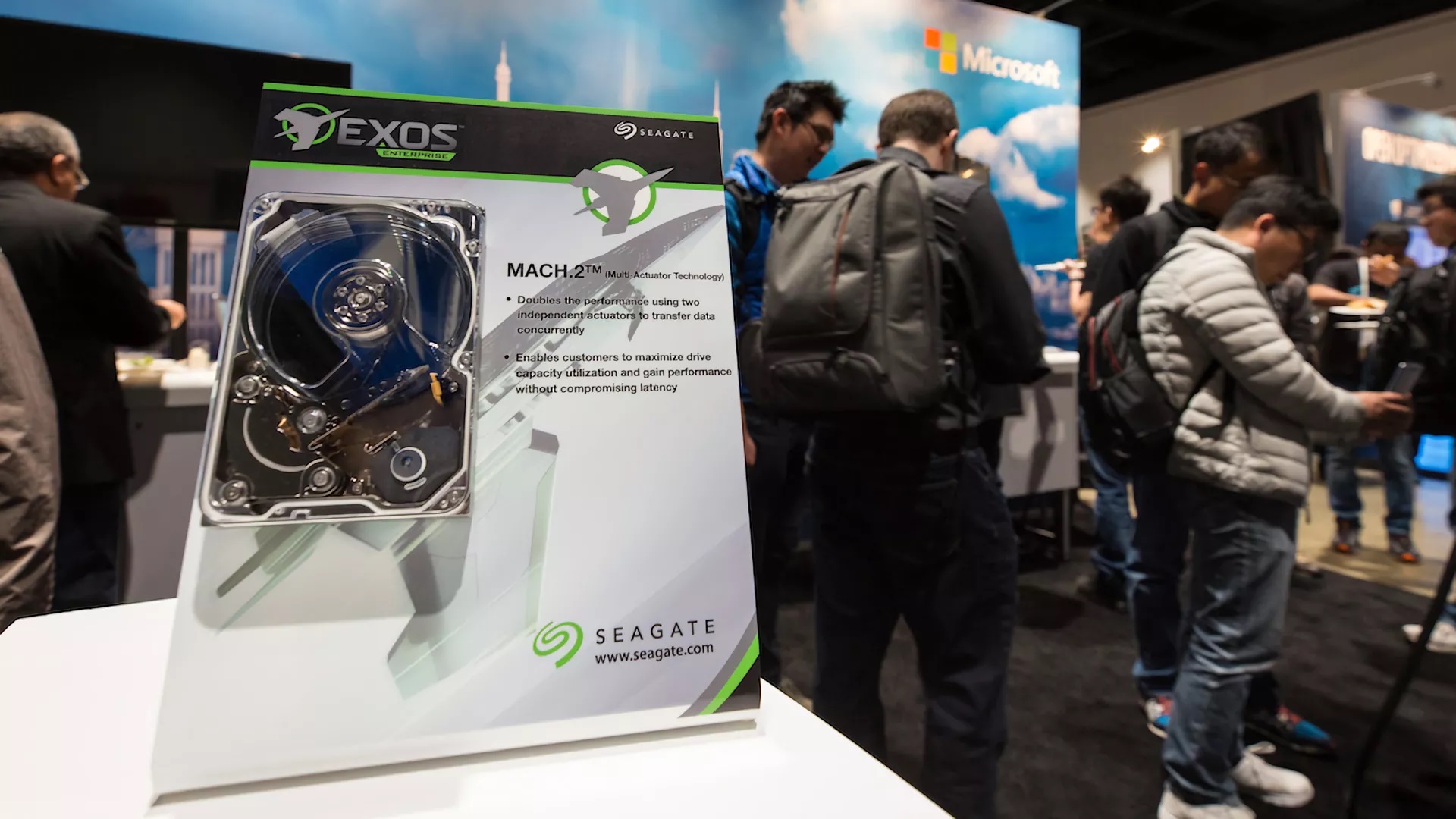 شركة Seagate تكشف عن أول هارد ديسك يضاهي سرعات الـ SSD!