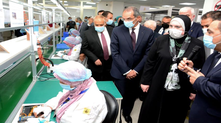 مصر تفتح خطوط إنتاج أول منتج عربي من التابلت واللاب توب