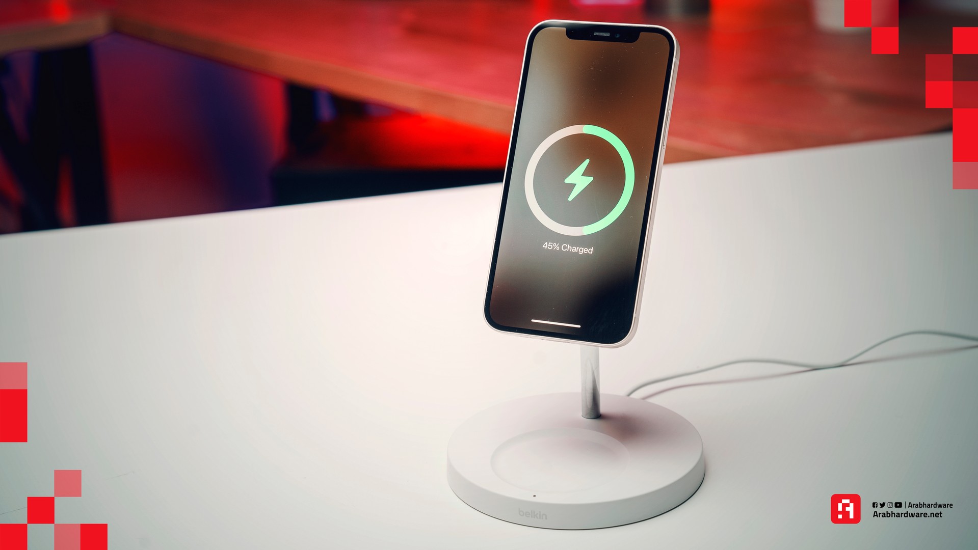 شاحن Belkin اللاسلكي.. لشحن أجهزة آيفون 12 وسماعات AirPods!