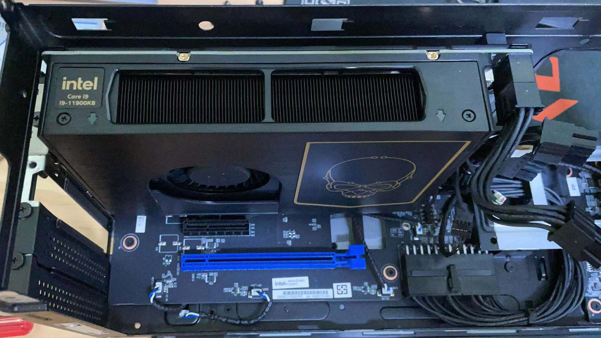 ظهور أولى نتائج Core i9-11900KB مع حاسوب Intel NUC 11 Extreme