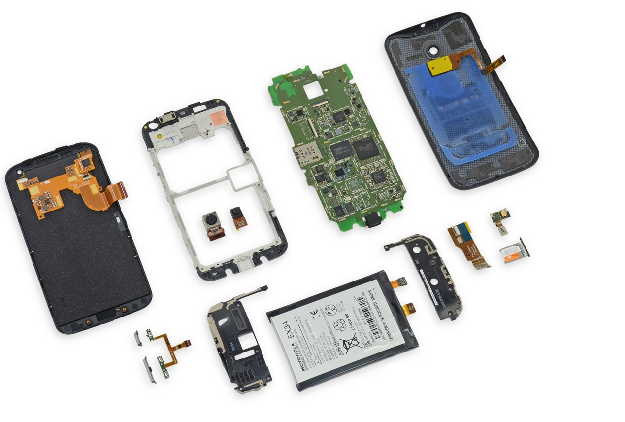 تفكيك Moto X من فريق iFixit