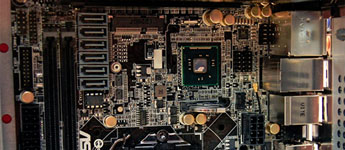 أسروك تعرض حاسوبها الصغيرالجديد المُخَصص للألعاب بمقاس Mini-ITX