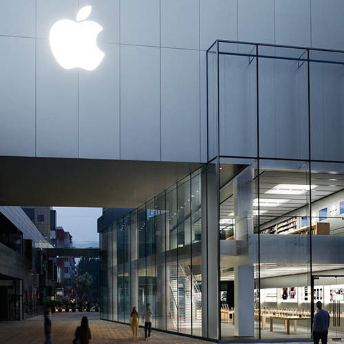 المدير التنفيذي تيم كوك يؤكد ان لدى Apple خطط لتقديم منتجات ستنتمي لفئات جديدة