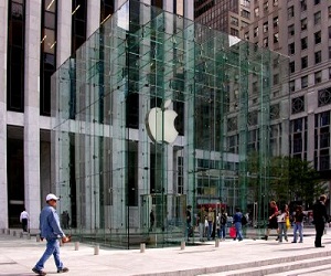 أبل توقف بيع هواتف iphone 4S في متاجر الصين لحماية موظفيها وعملاءها من الفوضى الناتجة