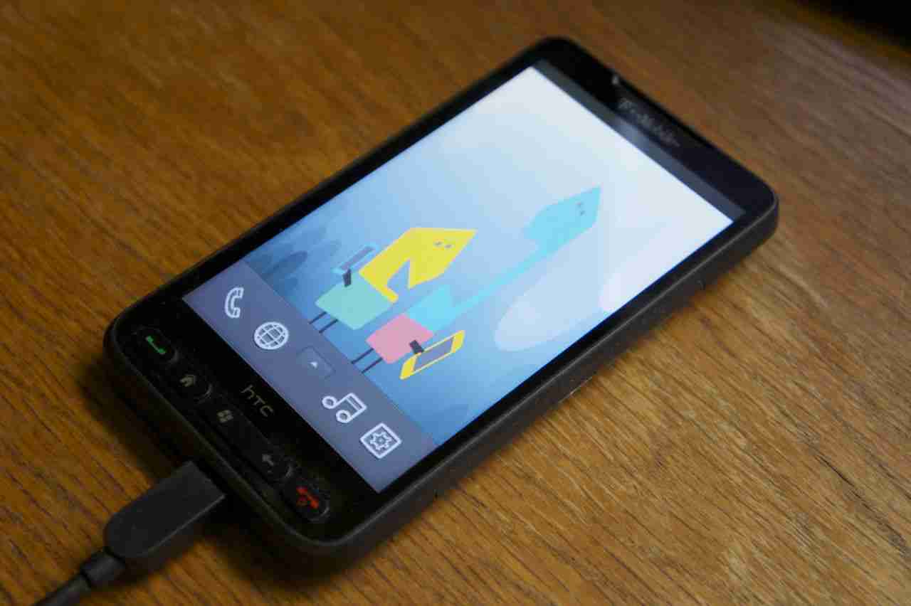 نظام MeeGo 1.1 على هاتف HTC HD2