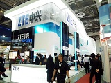 CommunicAsia2011: شركات ZTE تعرض مفهوما جديدا للهواتف الذكية فى يومها الأول فى المعرض