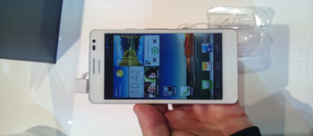 Huawei تكشف مرة ثانية عن هاتف Ascend D2 في معرض MWC 2013