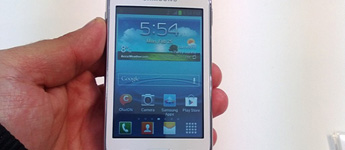 هاتف Galaxy Young الجديد بمعرض MWC 2013 (بالصور)