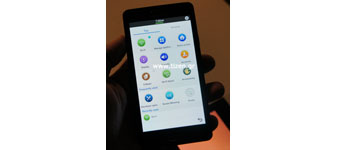 تسريب أول هاتف Tizen من شركة سامسونج تحت إسم Redwood, تقنية S-Voice تستجيب الآن لجُملة Hi, Tizen