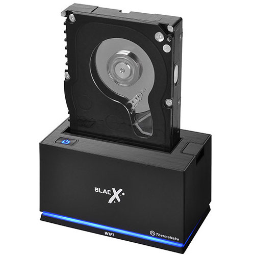 مع BlacX Urban Wi-Fi Docking Station فهي الطريقة السهلة والمتكاملة للوصل إلى كل الملفات المخزنة على محركات الأقراص الصلبة الخاصة بك