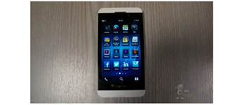 ظهور هاتف BlackBerry Z10 باللون الأبيض مرة آخرى في صور حية