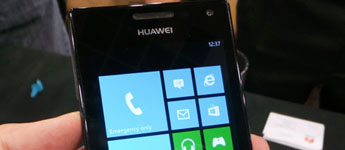 Huawei تعرض هاتف Ascend W1 القائم على Windows Phone 8 (CES 2013)
