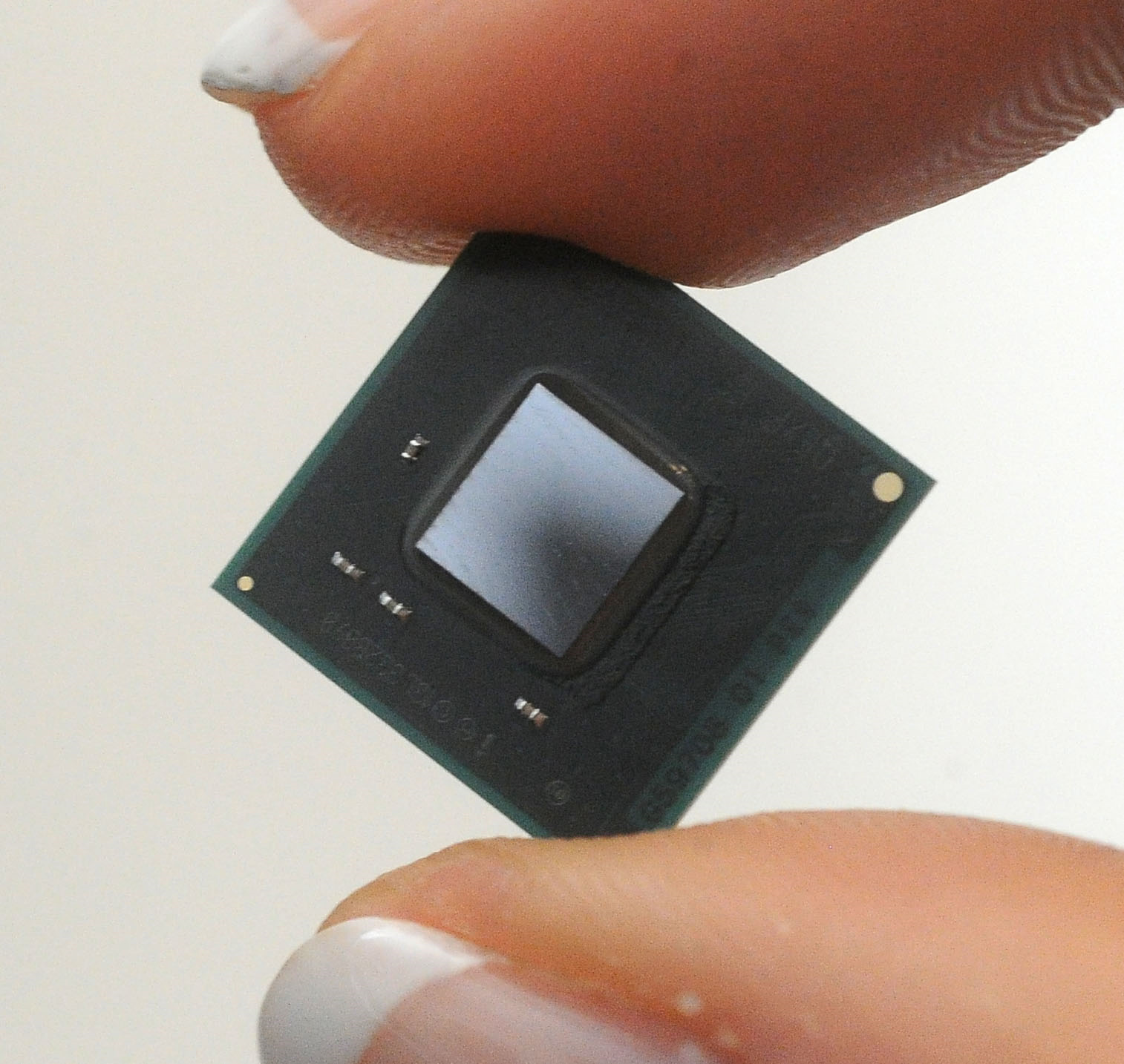 Intel تكشف عن أصغر معالجاتها عل الإطلاق Quark X1000