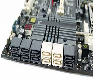 نظرة أولى على لوحة ECS X79R-AX Black Extreme