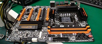 جيجابايت تكسر سرعة معالج Core i7-3770K و تصل إلى رقم قياسي جديد على لوحتها Z77X-UP7